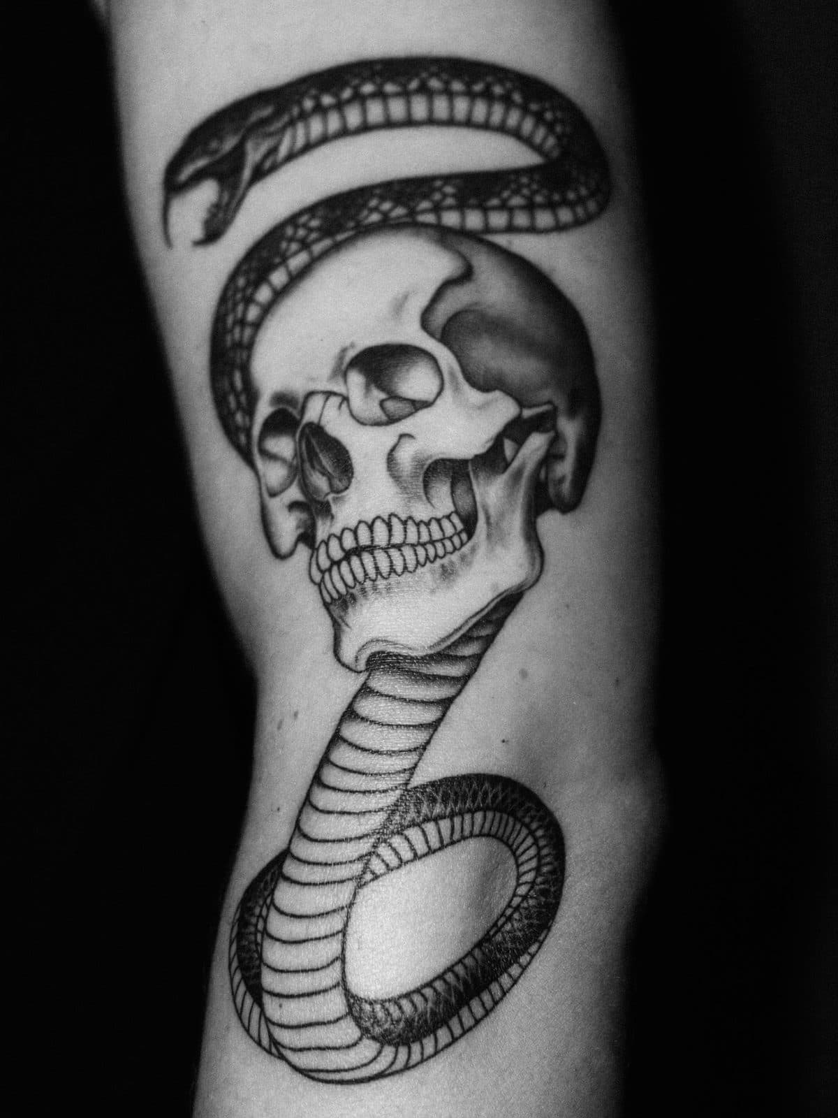Pharaoh skull with cobra, full upper arm