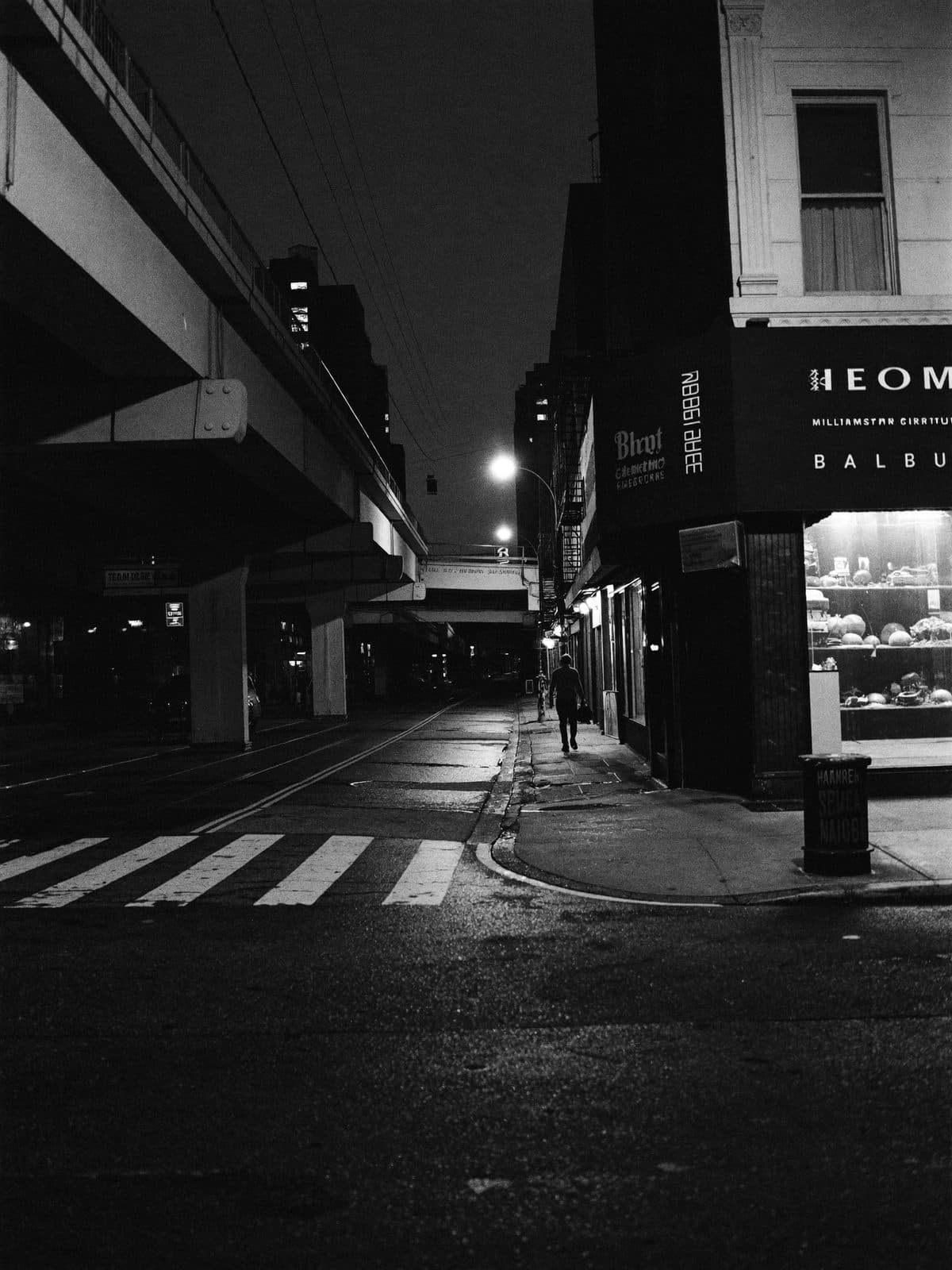 Williamsburg street at night